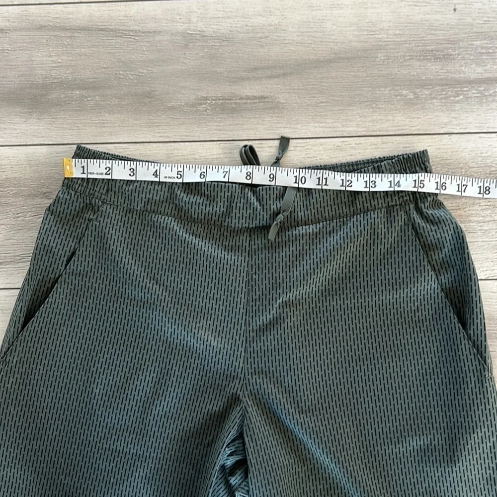 Nike womens green patterned drawstring shorts size medium